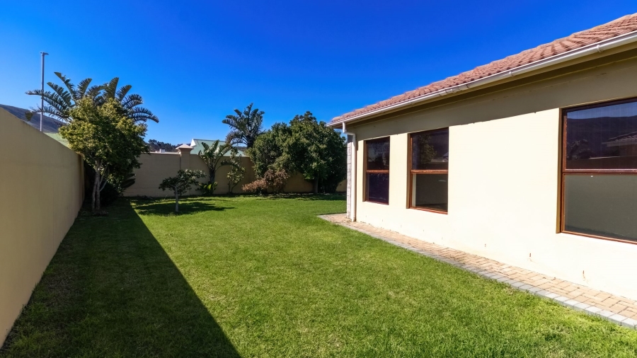 3 Bedroom Property for Sale in Sandbaai Western Cape